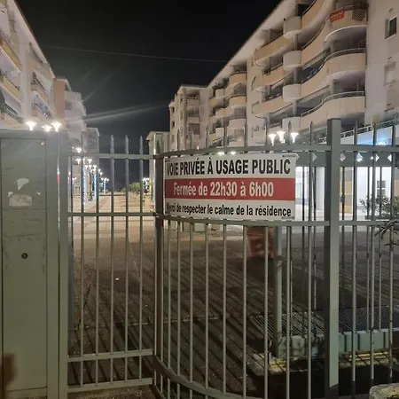 Terrasse Pres De La *