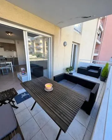 Terrasse Pres De La Antibes